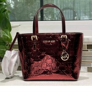 Free Ship▪︎❤️▪︎Mirror Finish MK Jet Set Cherry Tote/Crossbody